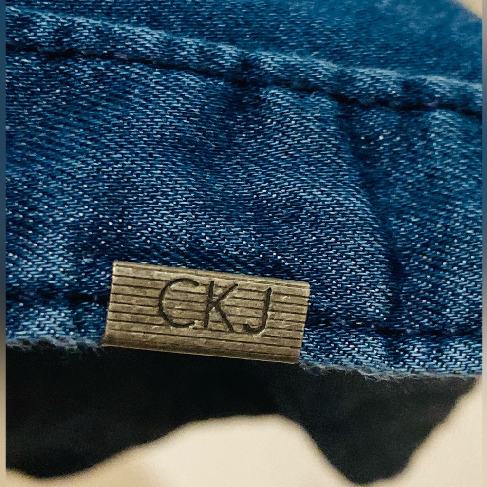 LIKE NEW Calvin Klein sz M Blue Denim 100% Cotton Cute Sleeves Shirt - Picture 6 of 10